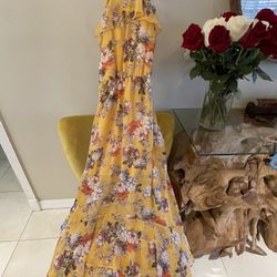 Beautiful Yellow Long Flowing Dress Size Large For Sale