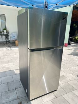 Refrigerator Samsung fridge with ice maker