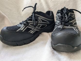 Women's Steel toe shoes sz 8 (eur 39)
