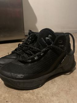 Under Armour size 4