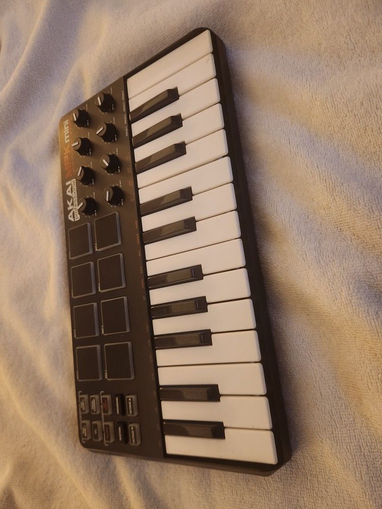 Akai 25 Key MPK MIDI