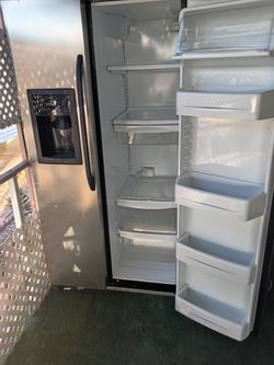 Refrigerator in excellent working condition is connected u could see its working excellent