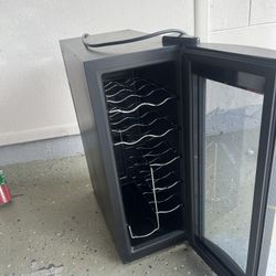 12 Bottle Wine Cooler Refrigerator