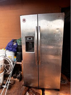 Fridge with ice machine