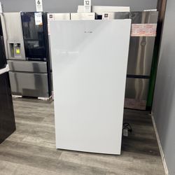 Hisense 17 Cubic Ft. Upright Refrigerator Or Freezer🔥