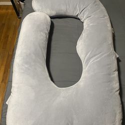 NEW Momcozy Full U-Shaped Pregnancy Pillow – Never Used, Clean