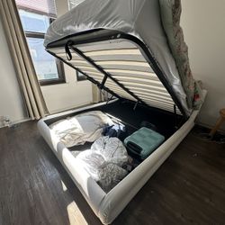 Queen Bed With Storage Space 