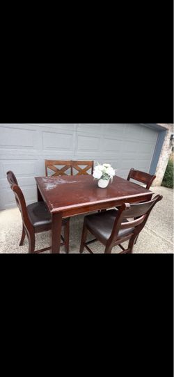 Dinning table /chairs