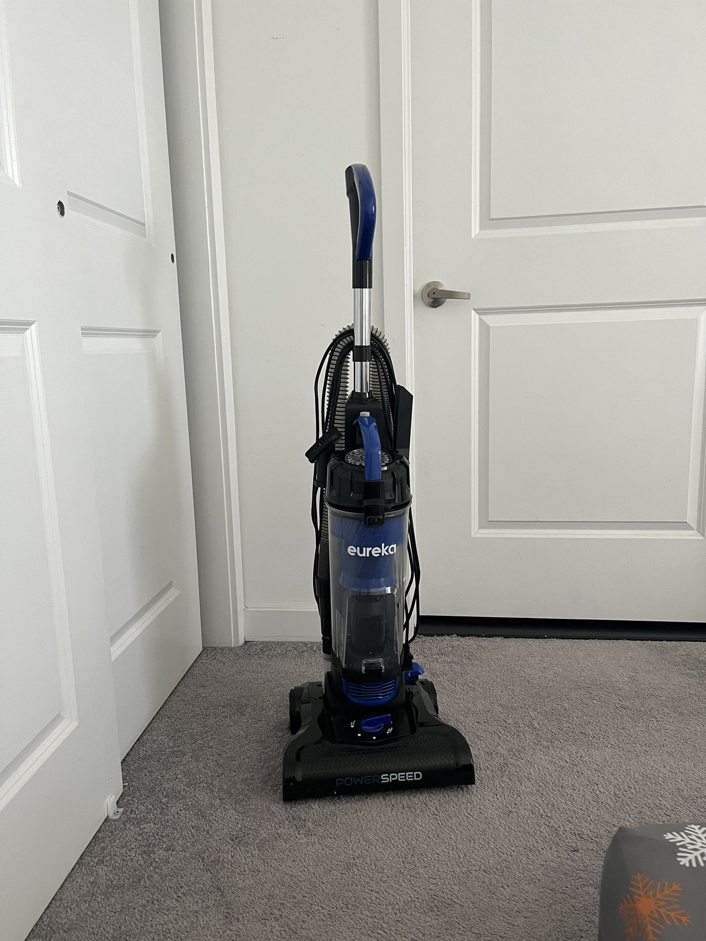 Eureka lightweight powerful vacuum cleaner NEU280 with washable filter