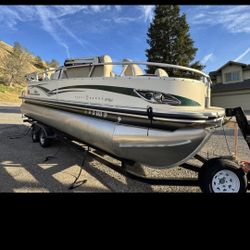 2011 22ft Suntracker Pontoon  90HP  VERY NICE SHAPE