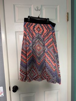 LuLaRoe Lucy Skirt – Size Large – Coral & Purple Geometric Print