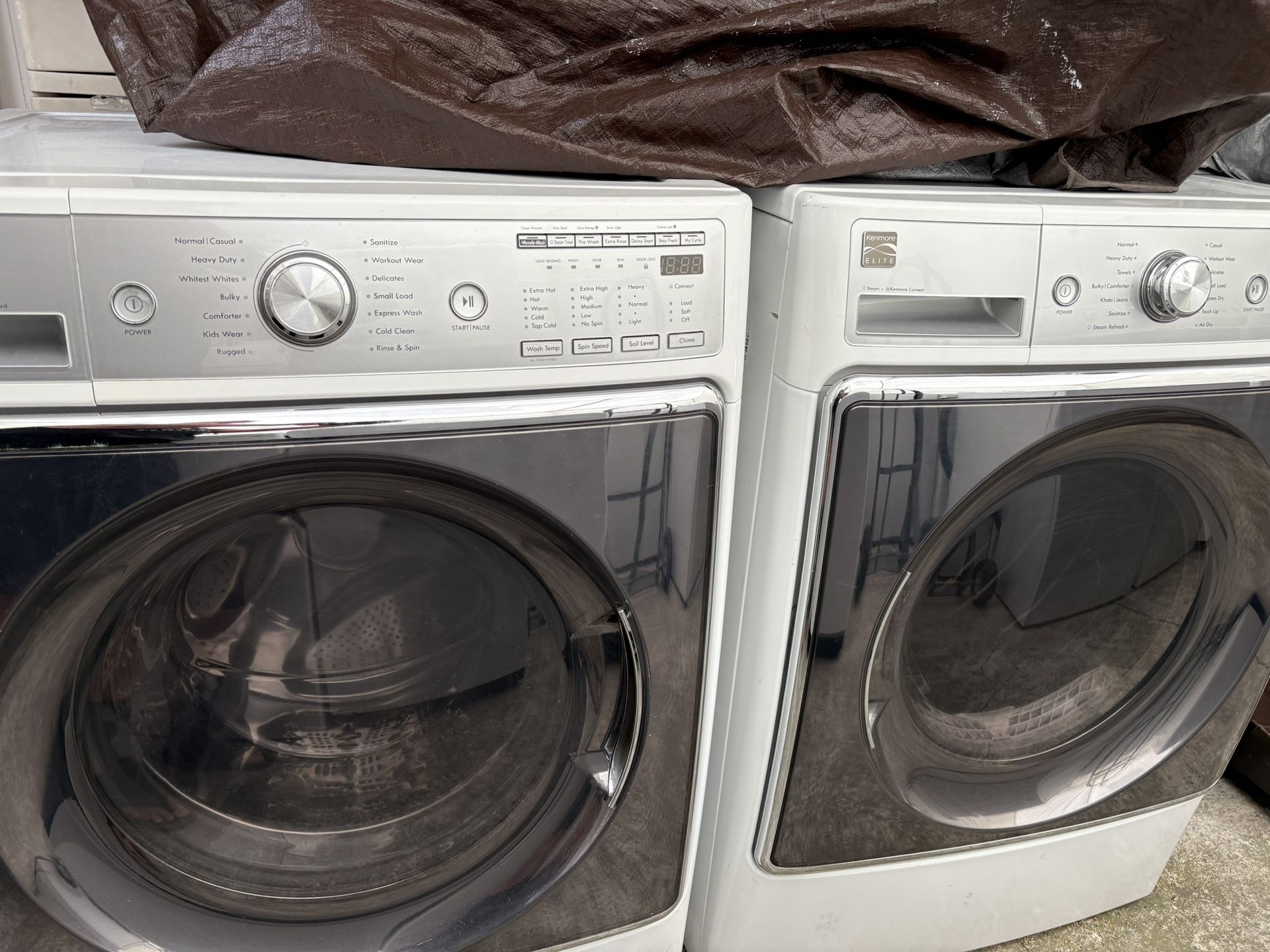 Kenmore Mega Size Washer Dryer Gas Set
