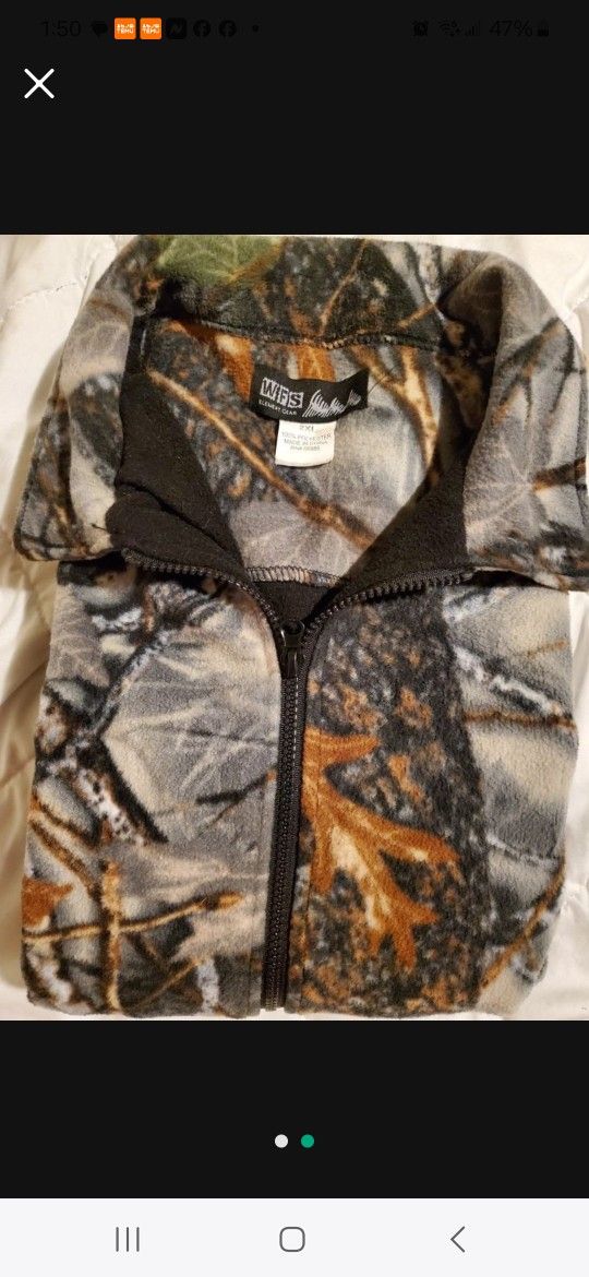 Gently Used Men's Camouflage Fleece Jacket XXL