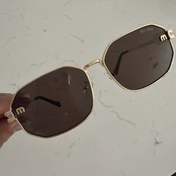 Miu Miu Sunglass