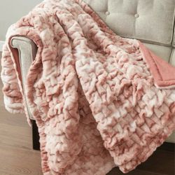 Alpine Valley Crunch Faux Fur Throw (50" X 60")