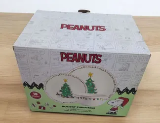 Peanuts Snoopy Holiday Christmas 18 Piece Ceramic Dinnerware Set