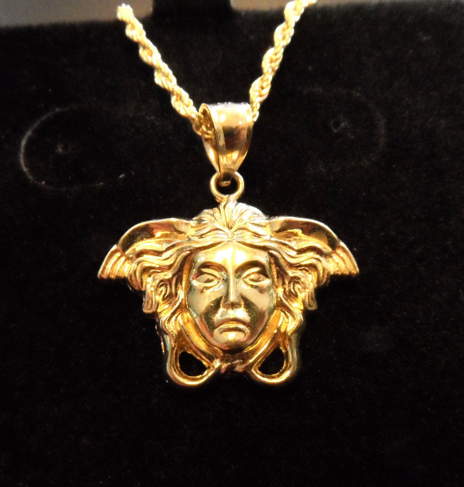 NEW 10K GOLD MEDUSA PENDANT  WITH CHAIN