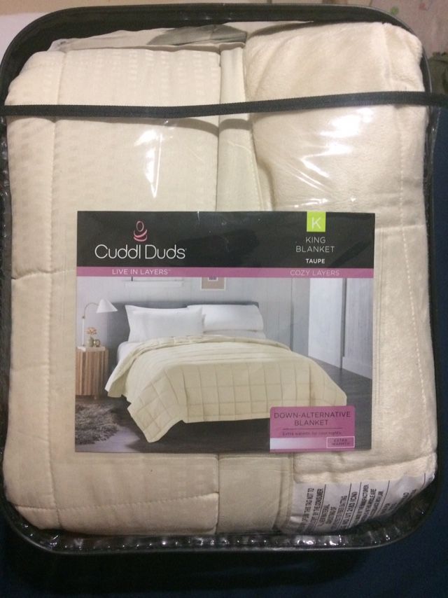 Super soft King-Sized Comforter By Cuddl Duds