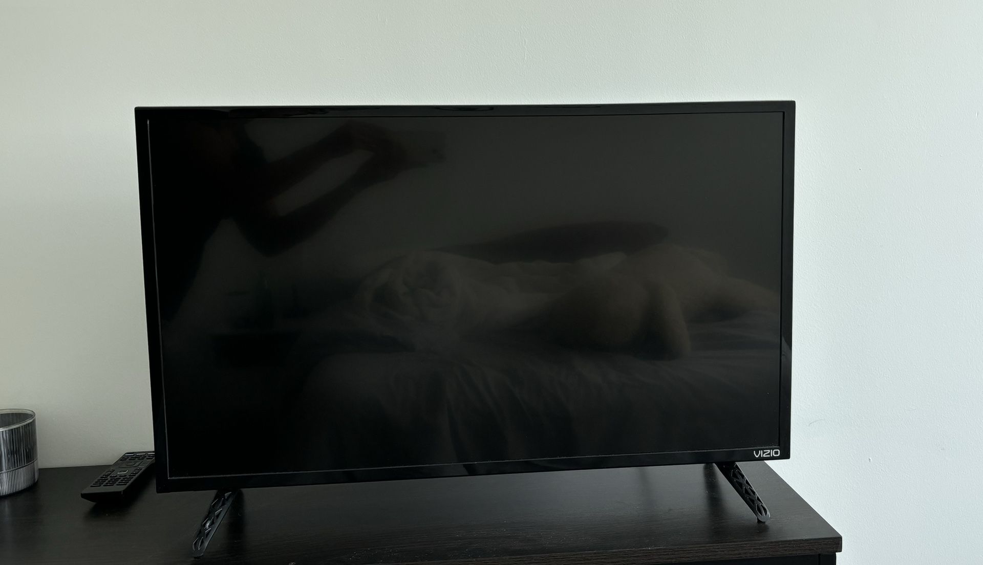 VIZIO Smart TV 32” Model: D32F-E1