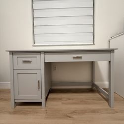 Desk - Almost New (1 Month)