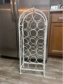 Floor vine rack