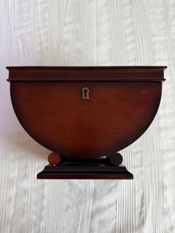 Vintage Cherry Mahogany Wood Bombay Company Chest. 1(contact info removed) Taiwan