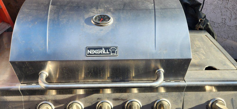 Nexgrill Propane BBQ Grill