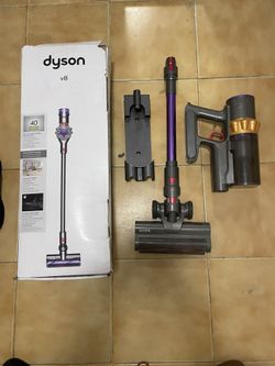 Dyson V8