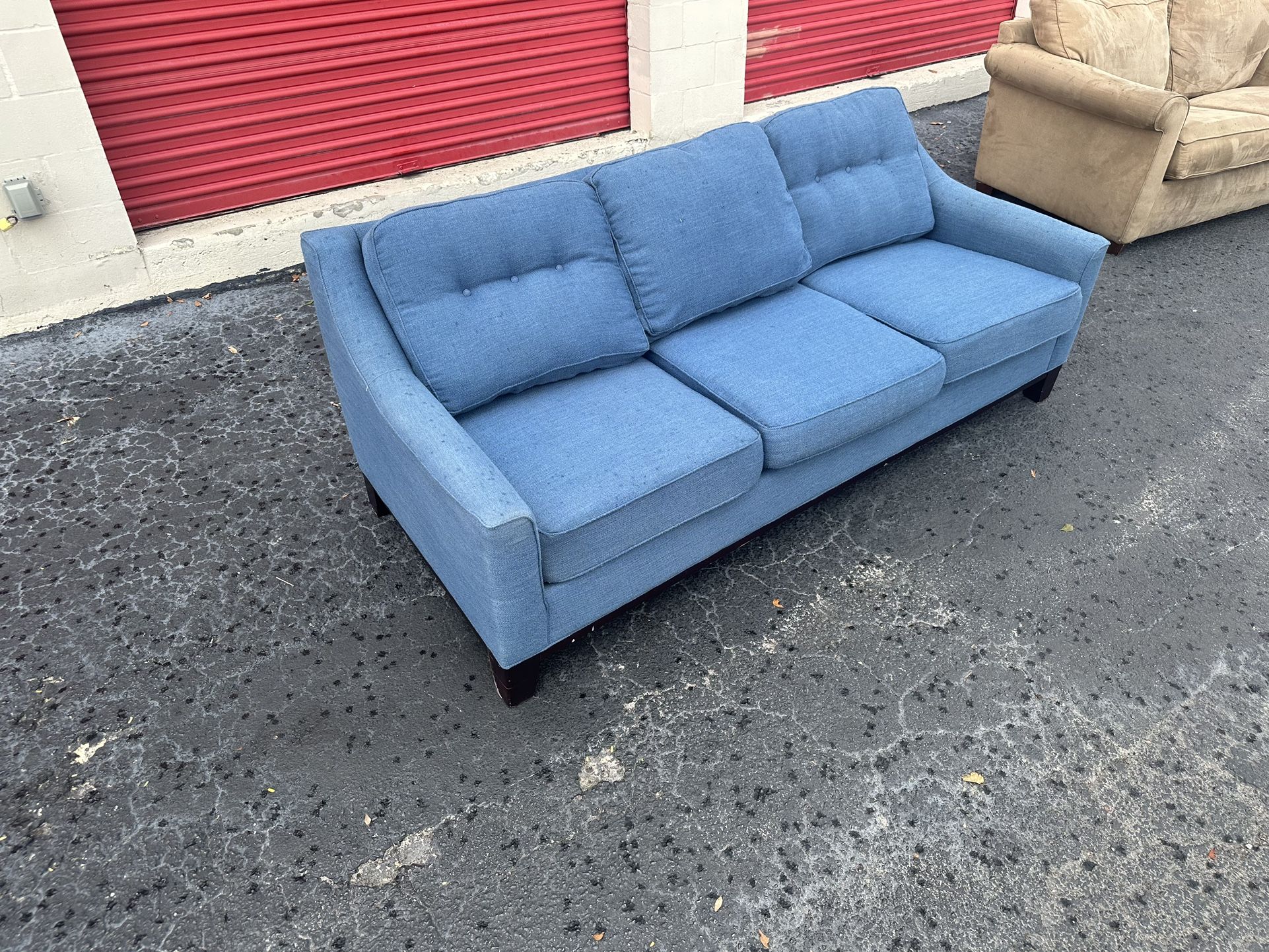 Comfy Nice Couch Pull Out Bed 🔥🔥