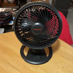 Honeywell  Vornado 10” Oscillating  Table Fan