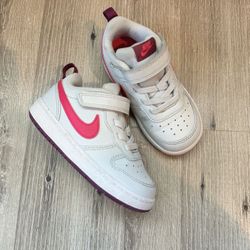 Nike Toddler Shoes! (Size 7.5 Toddler)