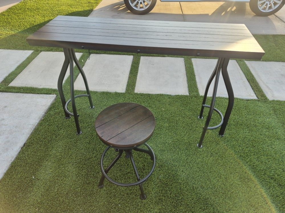 High Desk With Adjustable Stool In Perfect Condition 