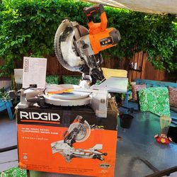 Ridgid 15 Amp 10 in. Corded ((Dual Bevel)) Miter Saw with LED Cut Line Indicator. Slightly used.