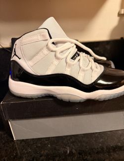 Brand New - Concord 11 - Size 5.5 Big Kid ( also firs women’s size 7-7.5) - 2018’s