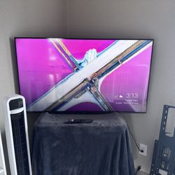 Hisense TV & Wall Mount 48 W / 28 H