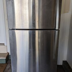 Whirlpool Refrigerator 21.3 cu ft