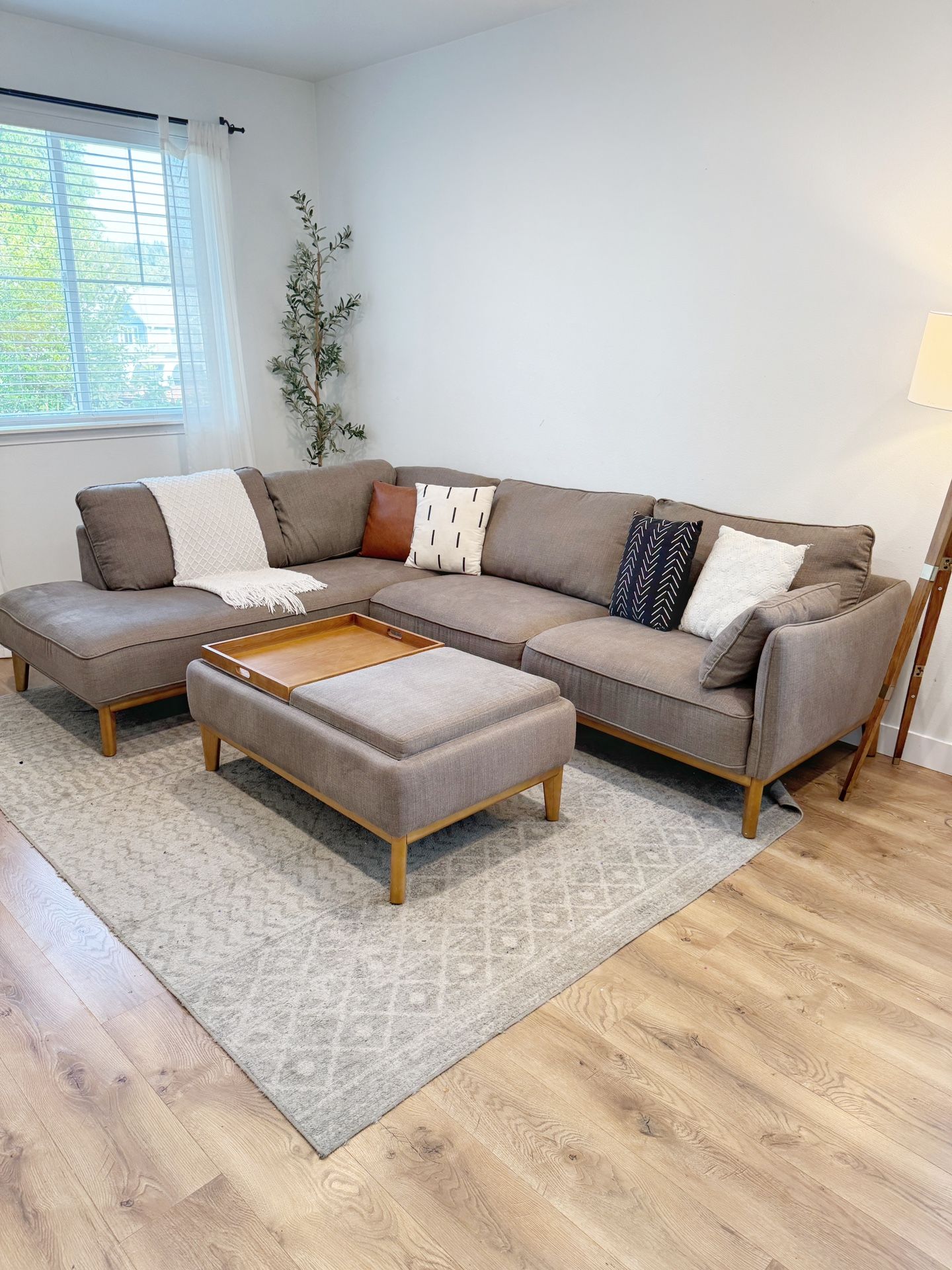 Like New Sectional Couch And Ottoman