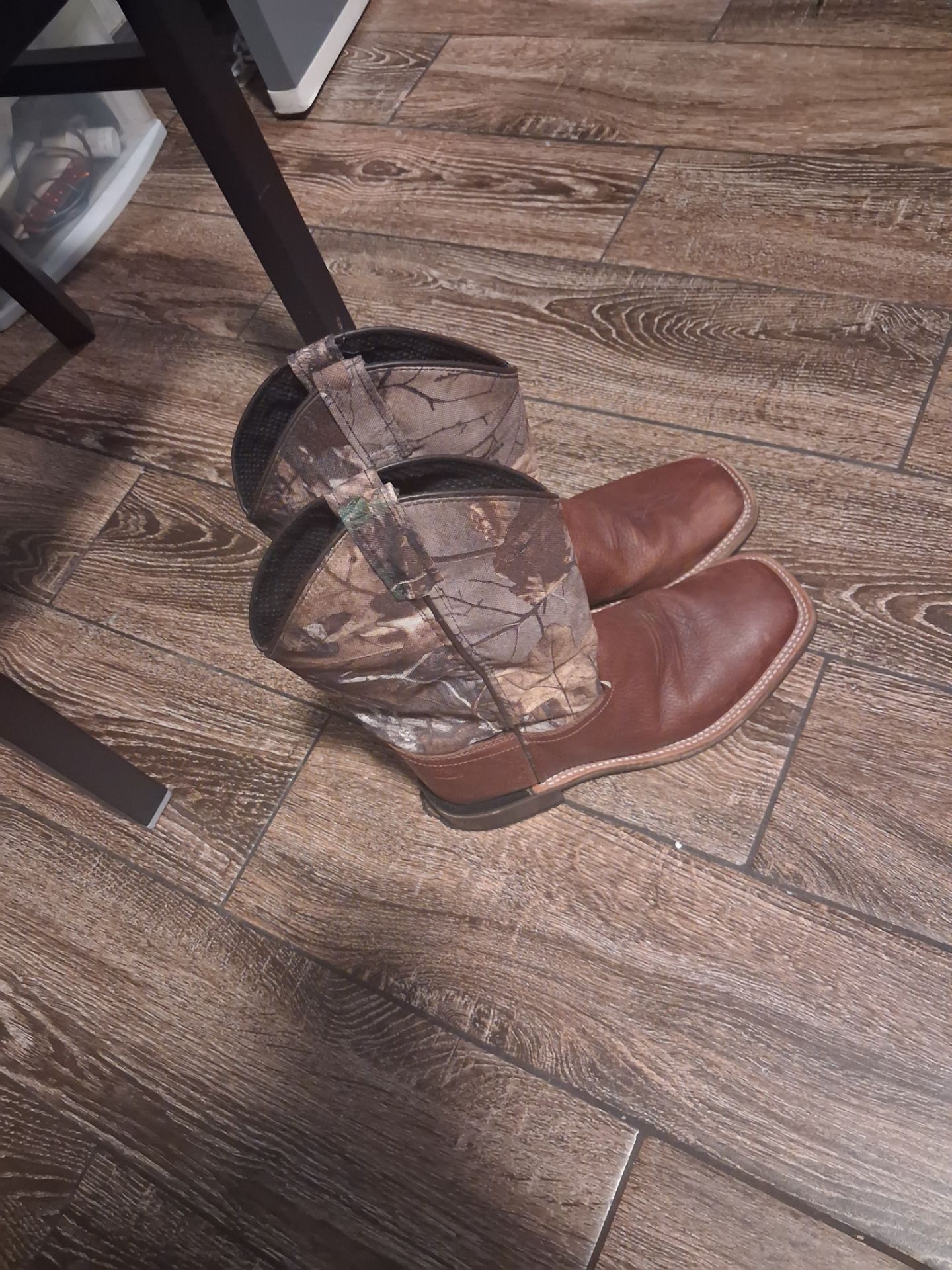Womens boots size 6