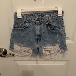 cute levi’s  jean shorts 