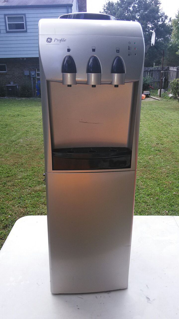 GE PROFILE WATER DISPENSER WITH MINI FRIDGE GXCF25FBS for Sale in