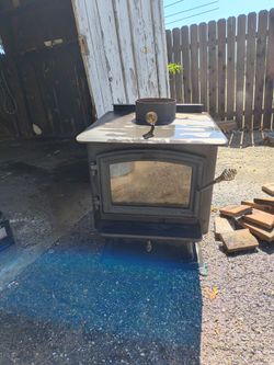 Wood burning stove
