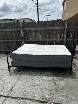 Bed/frame