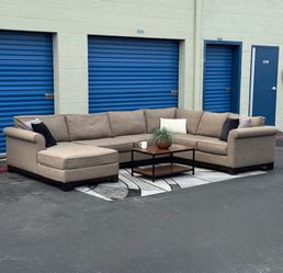 Beige Large Sectional w/ Chaise