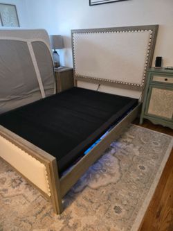 Queen size adjustable frame only!! barely used $1000 new  needs go asap