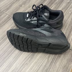 Black Size Nine Brooks Shoes 