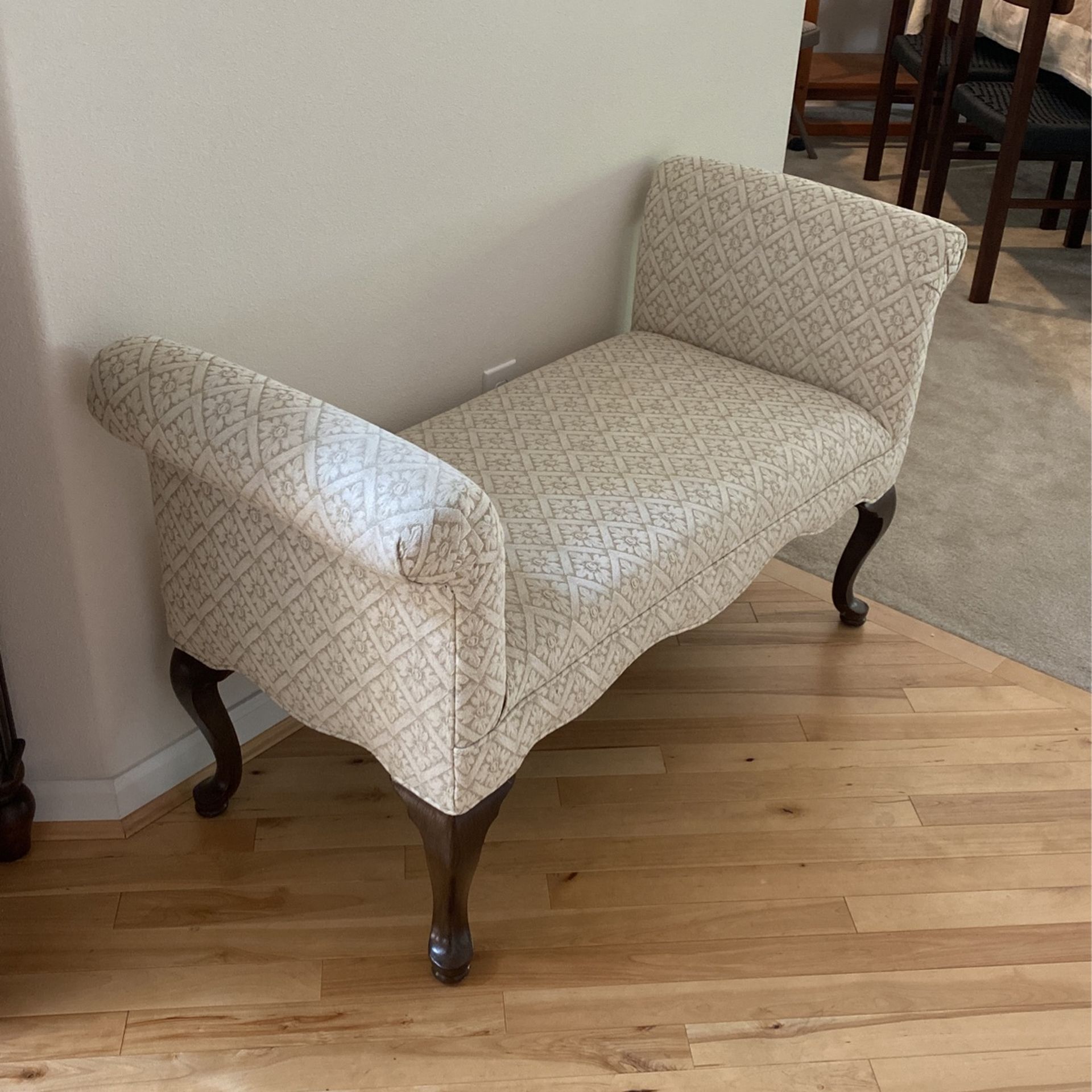 Small Settee for Sale in Lake Stevens, WA OfferUp