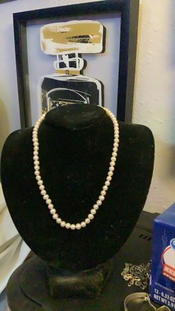 Beautiful authentic pearl necklace