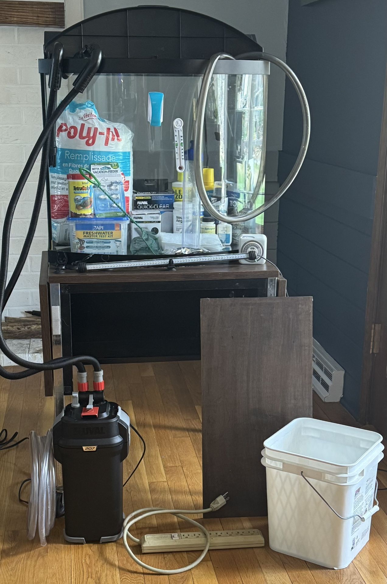 FREE 25 gallon curved front tank with full fresh water accessories & stand