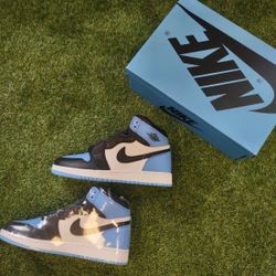 Nike Air Jordan Retro 1 High UNC Toe