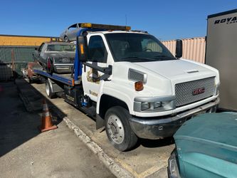 Flatbed tow truck